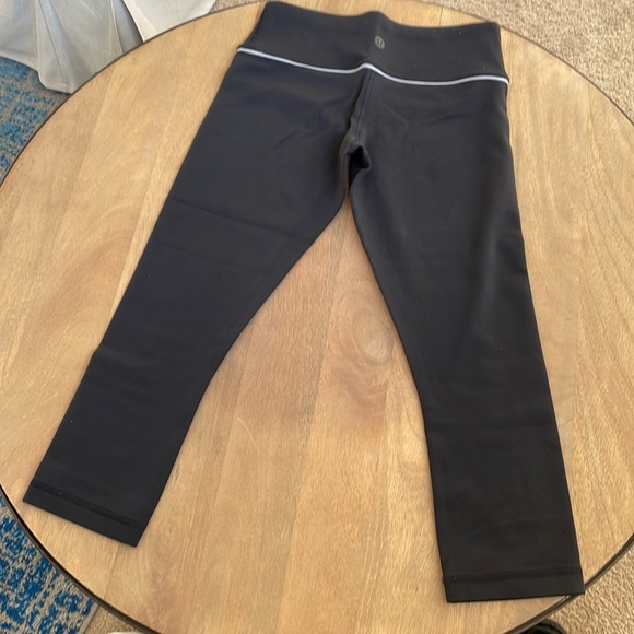 Lululemon Wunder Under Crop Mid-Rise Black with Reflective Stripe - Picture 2 of 9